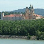 De Wachau met op de achtergrond Stift Melk